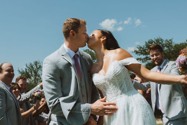 How Couples Photography Blends Cinematic Style With Emotional Storytelling Elements